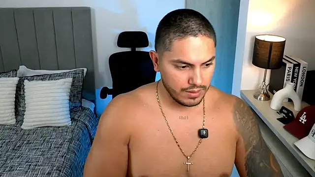 owen-pierces webcam