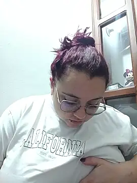 CURVY-HORNY webcam