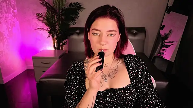 Nikki_Gringer webcam