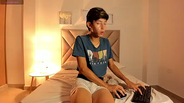 Babyy_noahtt webcam