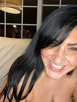 LittleMissEeve live cam