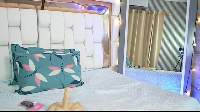 kinkylittlegirll webcam