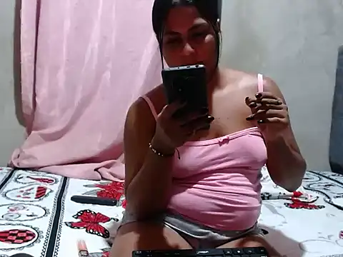 Giselabrunette25 webcam