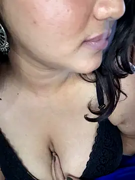 Riya_Stream01 webcam