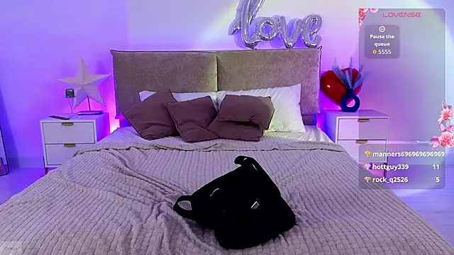 Jules_night live cam