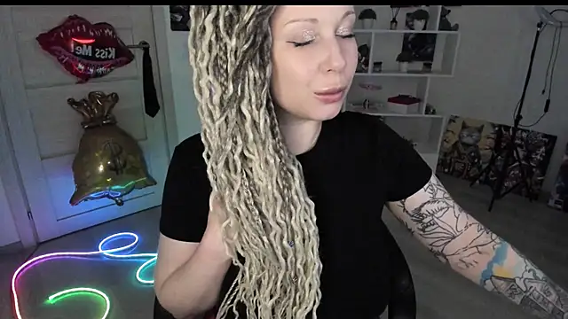 honeysallymoore - HoneySallyMoore's free webcam - UK Sex Cams
