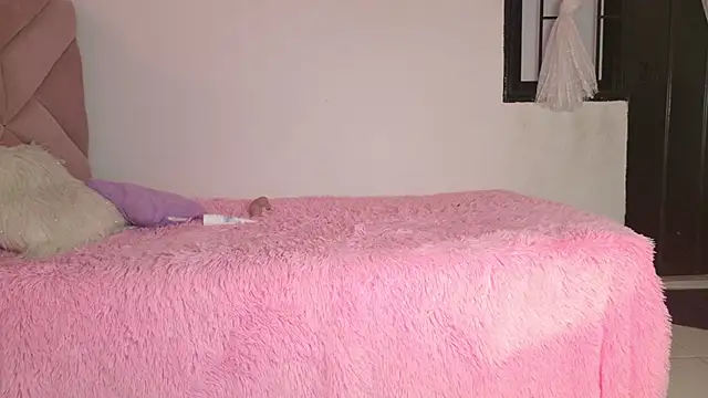 eva_sin18 live sex cam