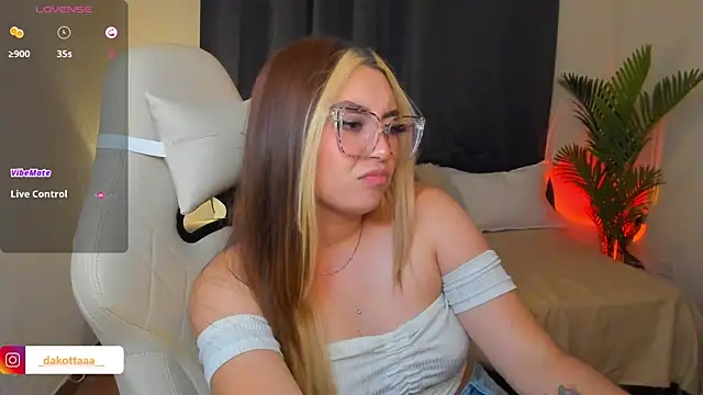 dakottaa_ webcam