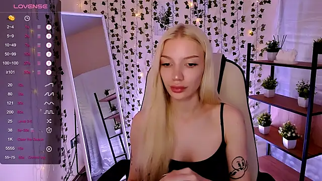 AnyaTaylor_ webcam