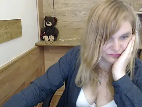DaniellaKiss webcam