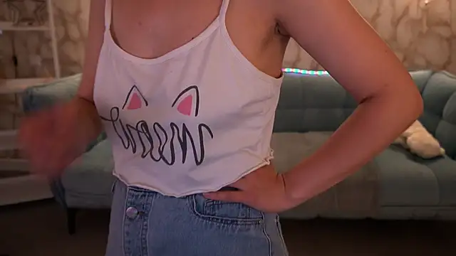 LiviaShy webcam