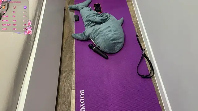 selena_favn webcam