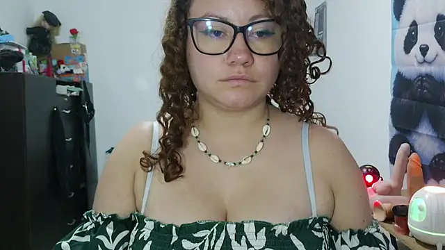 curly_greeneyed webcam