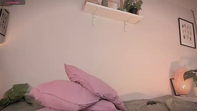 Arianmoon_ webcam