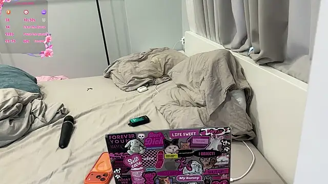 selena_favn webcam