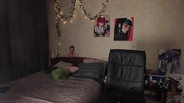 Love_is_Lola webcam