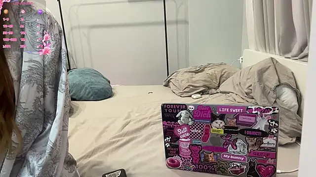 selena_favn webcam