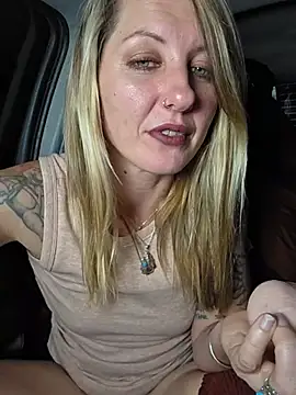 SheIsSomething webcam