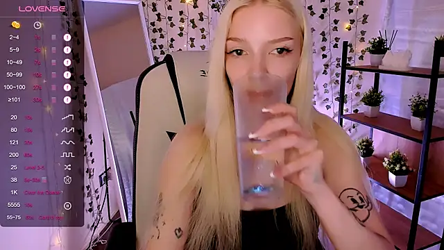 AnyaTaylor_ webcam