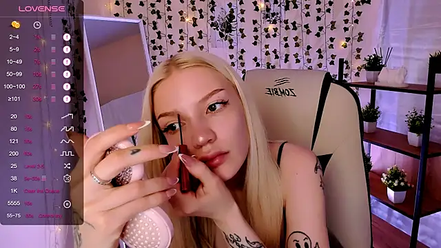 AnyaTaylor_ webcam