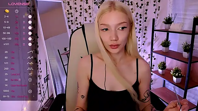 AnyaTaylor_ webcam