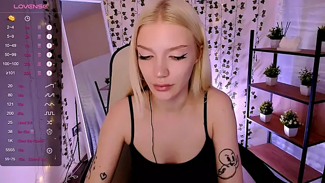 AnyaTaylor_ webcam