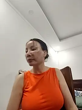 Famrita wet body cam girl