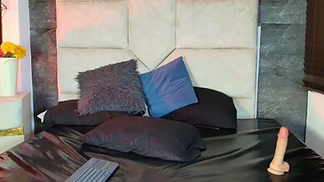 MeganEvanss__ webcam
