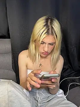 Lia_fire tattooed BDSM cam