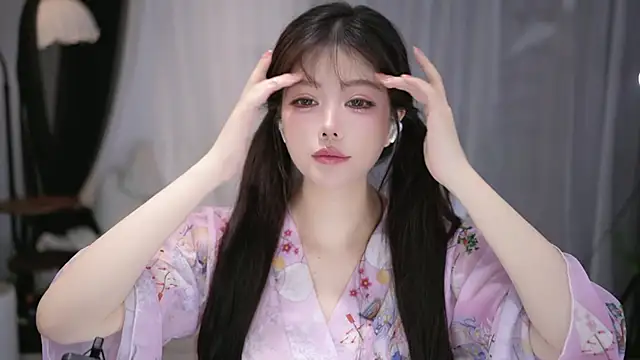 Cecily2 Asian cam to cam room