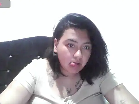 Alaia_moretti brunette cam room online