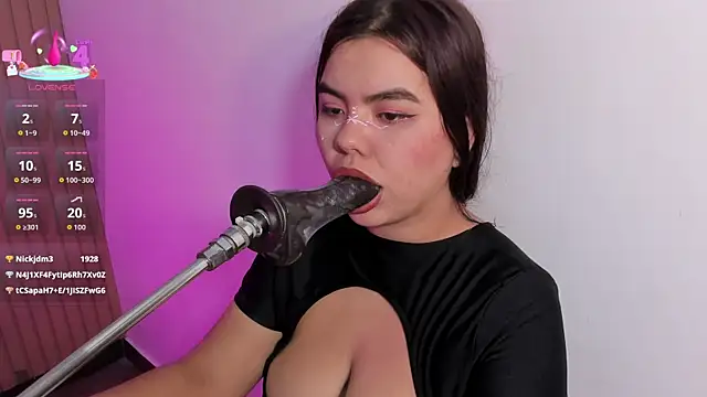 klhoe_boobs