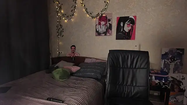 Love_is_Lola webcam