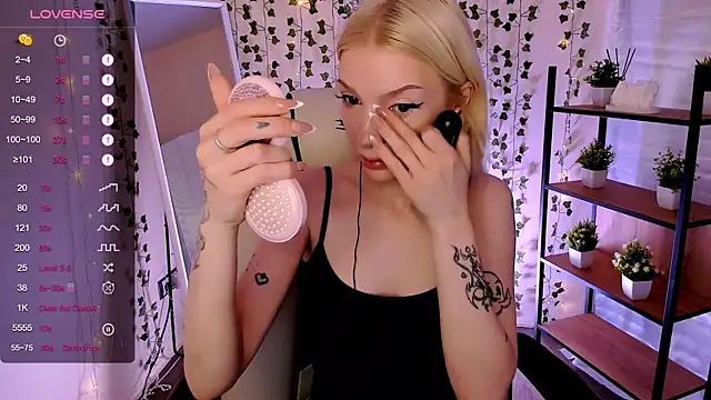 AnyaTaylor_ webcam