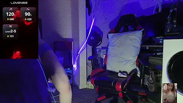 Blondiewithanass live cam