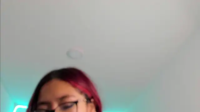 Sara_Red_X webcam