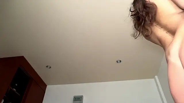 kamila_18_french webcam