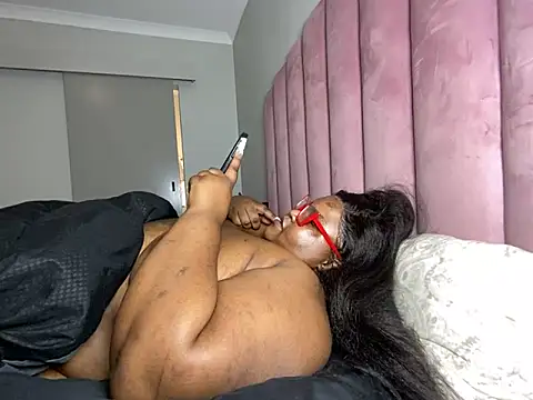MissLola27 webcam