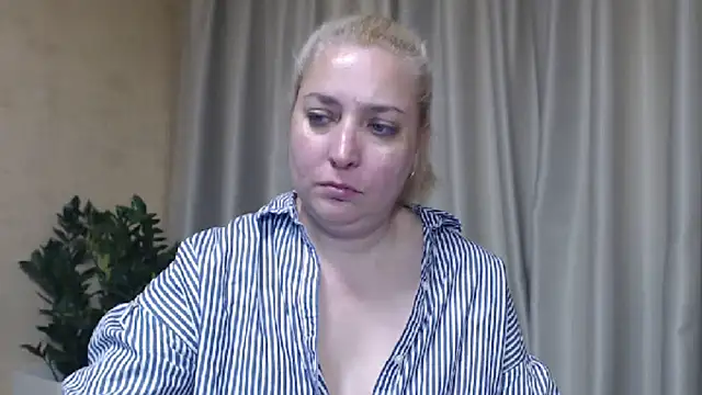 sweetpussy13 webcam