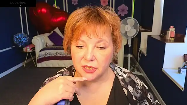 Kira_Kenett webcam