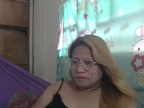 PinayChristine webcam