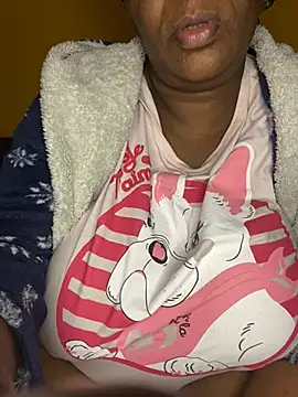 BoobsQueeen webcam