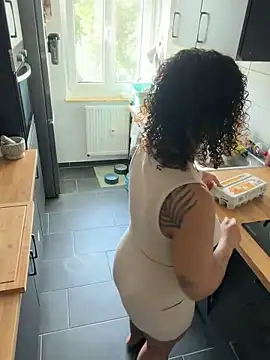 sweetpetitenoir - SweetPetiteNoir's free webcam - UK Sex Cams