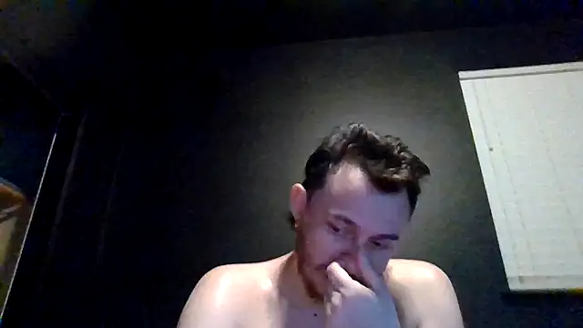Tallhungcloudyyy webcam