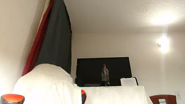 EmmyHornyDirty webcam