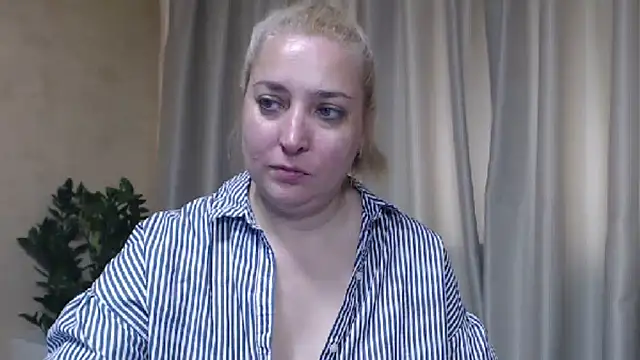 sweetpussy13 webcam