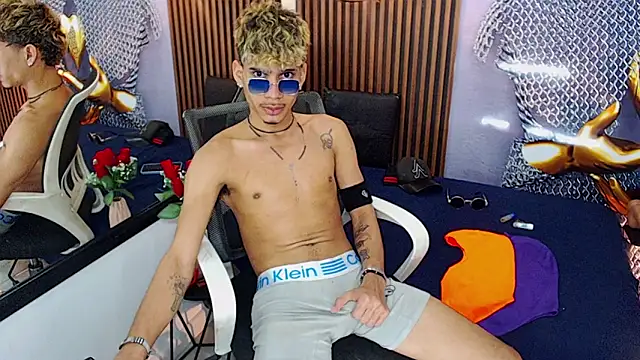 Skinny_cute_Alyer webcam