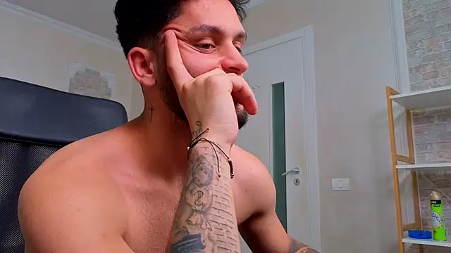 troywadee - TroyWadee's free webcam - UK Sex Cams