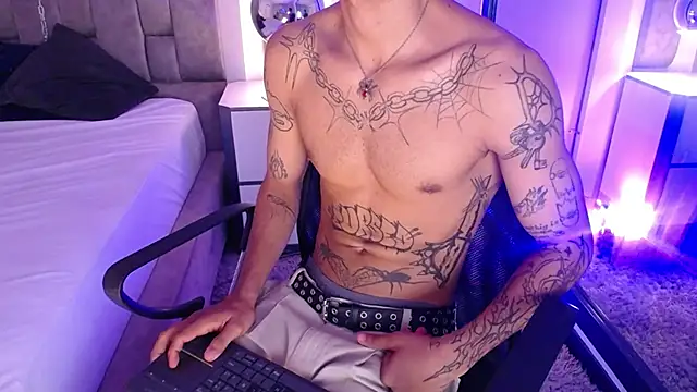enzohunters - EnzoHunters's free webcam - UK Sex Cams