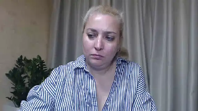 sweetpussy13 webcam